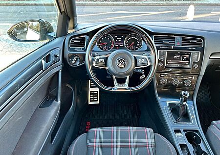 VW Golf Volkswagen GTI PERFORMANCE BMT