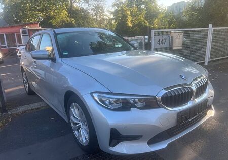 BMW 318d *KAMERA*KLIMA*PDC*SHZ*NAVI*LED SCHEINWERFER