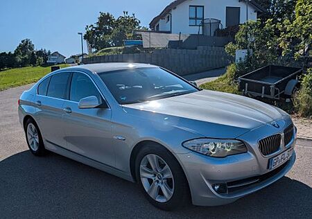 BMW 528i - PDC/SITZHEIZUNG/CARPLAY/NAVI/TEMPOMAT