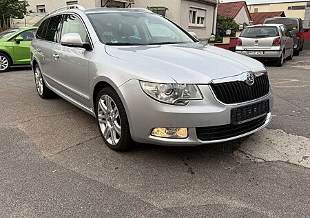 Skoda Superb Combi Elegance /Leder-Alcantara / Alu/AHK