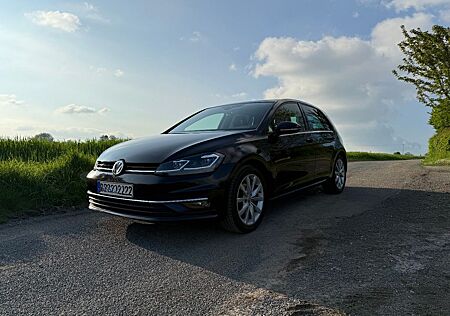 VW Golf Volkswagen VII 1,5l 150PS Highline *LED*NAVI*AHK*DIGIT
