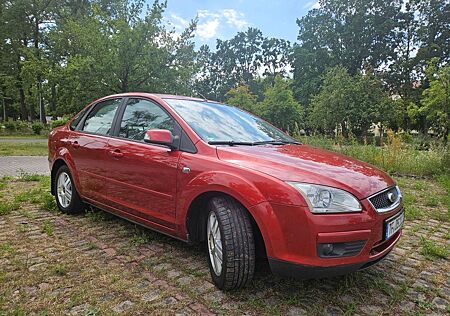 Ford Focus 2.0 Ghia 2. Hd , Klima, AHK, TÜV Juni 27