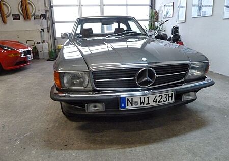 Mercedes-Benz SL 560