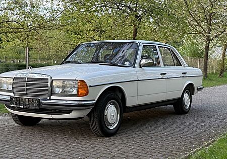 Mercedes-Benz 280 E W123 Automatik, 1 Hand, Schiebedach