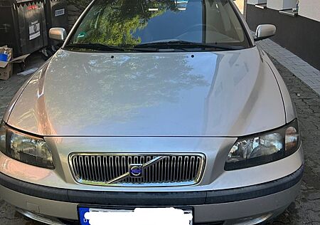 Volvo V70 2.4 D5 - TÜV 06..2027