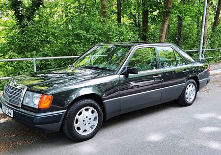 Mercedes-Benz 200