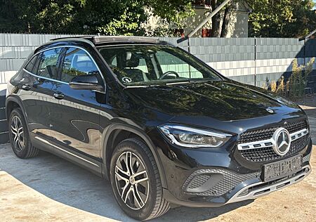 Mercedes-Benz GLA 220 - PANO/AMBIENTE/ELEKT.SITZE