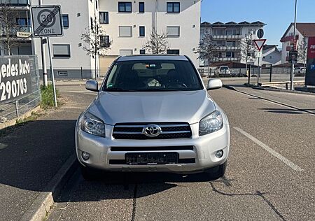 Toyota RAV 4 RAV4 Executive / TÜV NEU / 4X4
