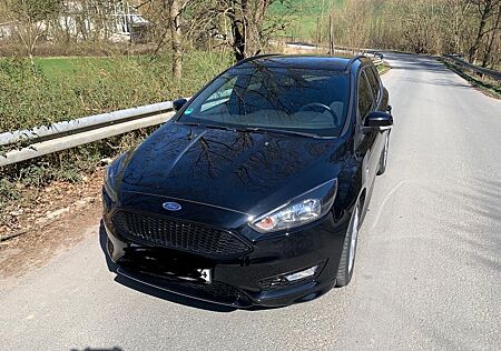 Ford Focus 1,0 EcoBoost 92kW ST-Line Black Turnie...