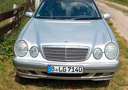 Mercedes-Benz E 200 KOMPRESSOR T CLASSIC Classic