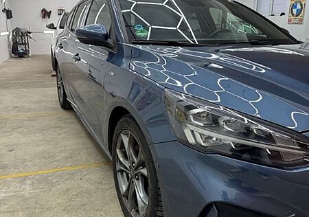 Ford Focus Mk4 1.5 Eco ST Line