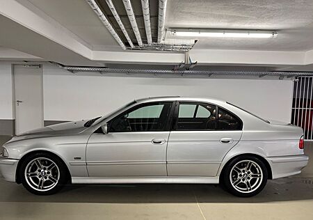 BMW 520i Lifestyle Limousine