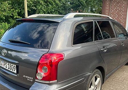 Toyota Avensis Combi Executive 2,2-l-D-CAT Executive