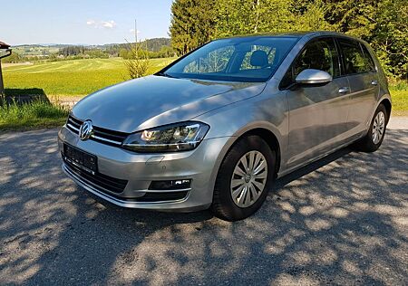 VW Golf Volkswagen VII Lim. Highline AHK,Xenon,PDC,SHZ