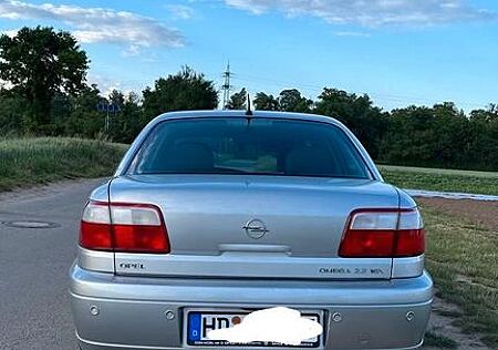 Opel Omega 2.2