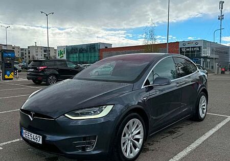 Tesla Model X 75D - with CCS Adapter