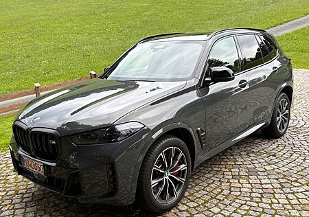 BMW X5 M60i XDRIVE Pano Standhzg HK AHK Siztbelüft.