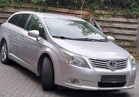 Toyota Avensis Combi Edition 2.2 D-4D Automatik Edition