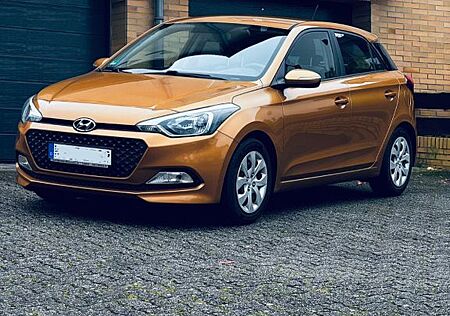 Hyundai i20 + lückenloses Scheckheft + TOP gepflegt