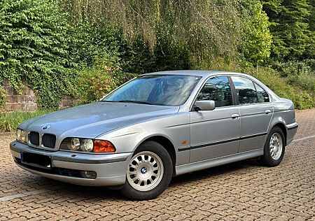 BMW 523i Auto