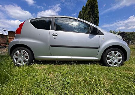 Peugeot TÜV neu !!! 107 Filou 70 Filou