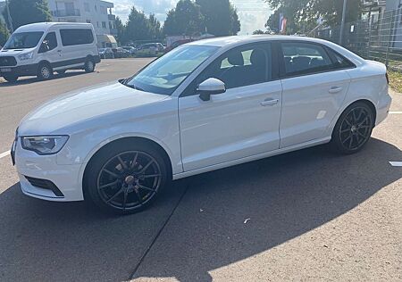 Audi A3 Limousine 2.0 TDI - navi / 8-fach bereift