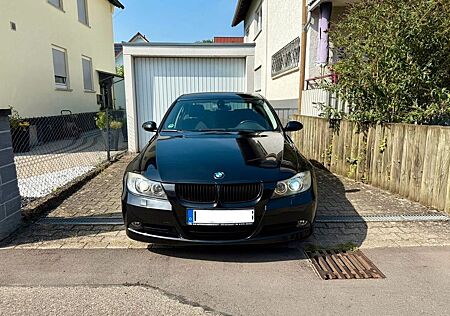 BMW 318i Limousine *Xenon*AHK*PDC*Tempomat*8-Fach*