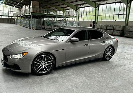 Maserati Ghibli 3.0 V6 Diesel Auspuff Sport Fahrwerk TOP