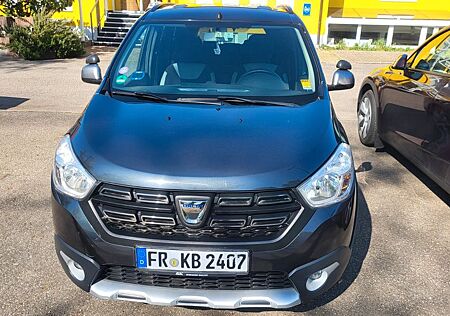 Dacia Lodgy gebraucht kaufen Dacia Lodgy SCe 110 LPG Stepway 7-Sitzer aus 1. Hand