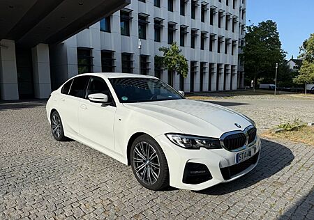 BMW 320i M-Paket, Live Cockpit, Kamera