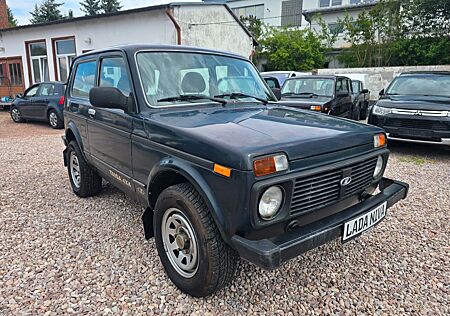 Lada Niva Only*AHK*CD-Radio*4x4*1 Hand*Tüv Neu*