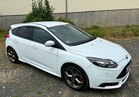 Ford Focus 2,0 ST Recaro Leder-Sport-Paket Klima