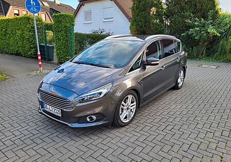 Ford S-Max 2,0 TDCi 132kW Titanium PowerShift Tit...