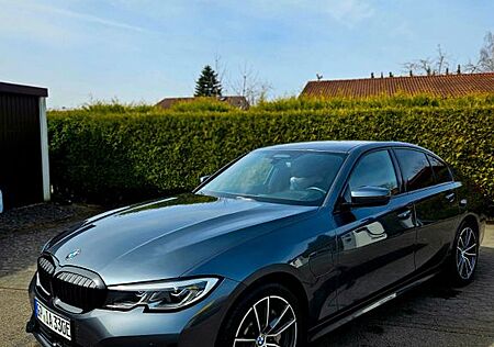 BMW 330e Sport Line Automatik Sport Line
