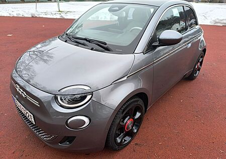 Fiat 500E "la Prima" Limousine 42 kWh La Prima