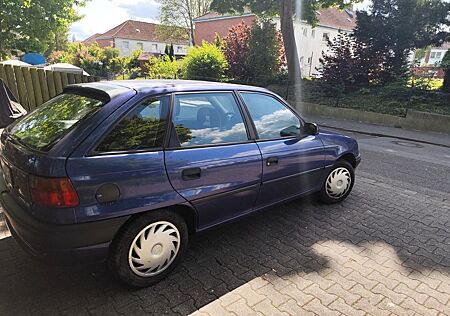 Opel Astra 1.6