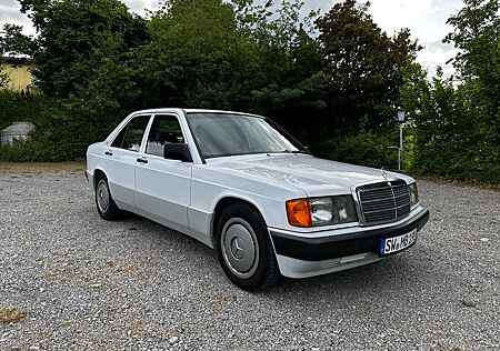 Mercedes-Benz 190 190E W201 - TÜV NEU - ROSTFREI - 5 GANG - MOPF 2