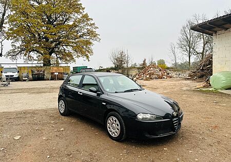 Alfa Romeo 147 Alfa 1,6 BENZIN 5 TURE BJ-2006 KLIMA EURO 4