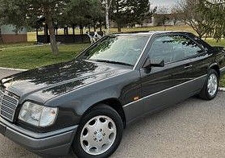 Mercedes-Benz 320