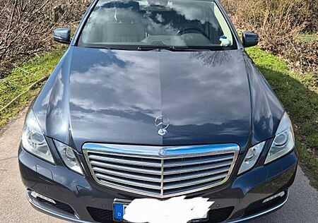 Mercedes-Benz E 220 CDI T Modell Scheckh, AHK, Steuerkette neu