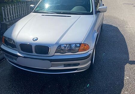 BMW 318i -