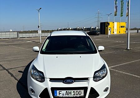 Ford Focus TITANIUM+Klima+PDC+SHZ+TEMPOMAT+ISOFIX