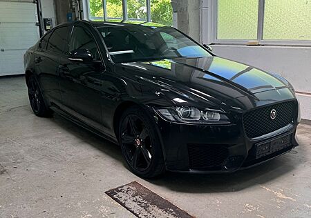 Jaguar XF 25 Chequered Flag AWD