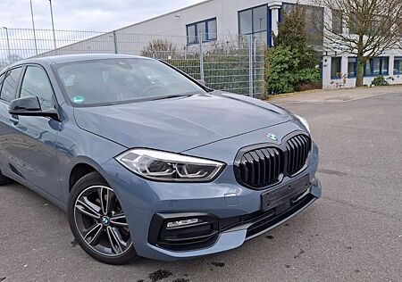 BMW 118iA SportLine/Aut/Navi/LED/Digitales Tacho/PDC