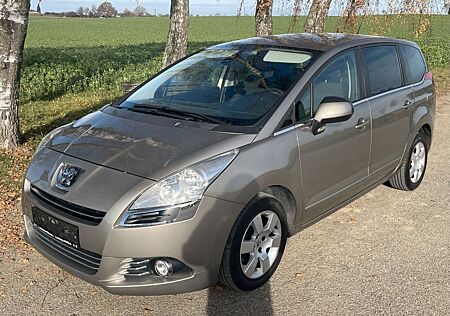 Peugeot 5008 Active 1.Hand HU/AU Neu