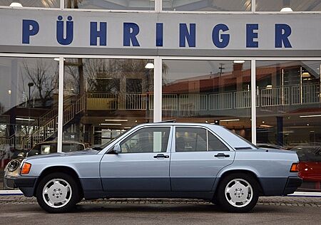 Mercedes-Benz 190 E 2,0 *Stoff Karo blau* Schiebedach*
