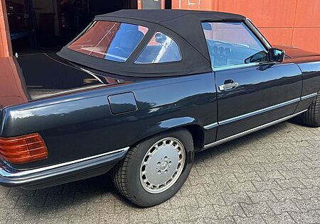 Mercedes-Benz SL 300 Blauschwarz / Leder Grau