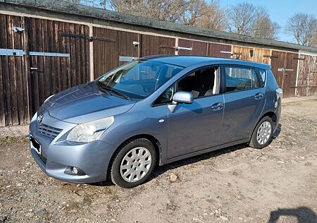 Toyota Verso 2.0l D-4D - Klima 7-Sitze Euro5