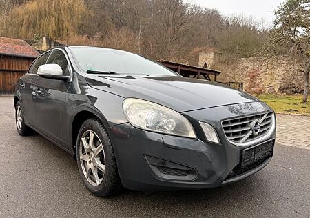 Volvo S60 Lim. Momentum / Xenon / Navi / PDC