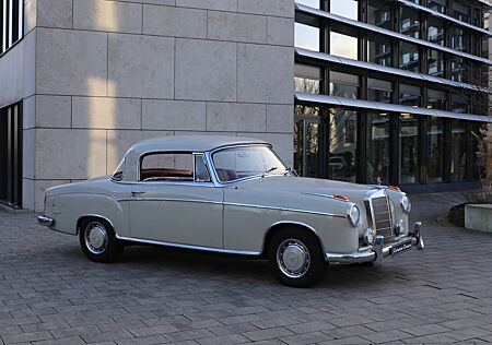 Mercedes-Benz 220 SE Ponton Coupe